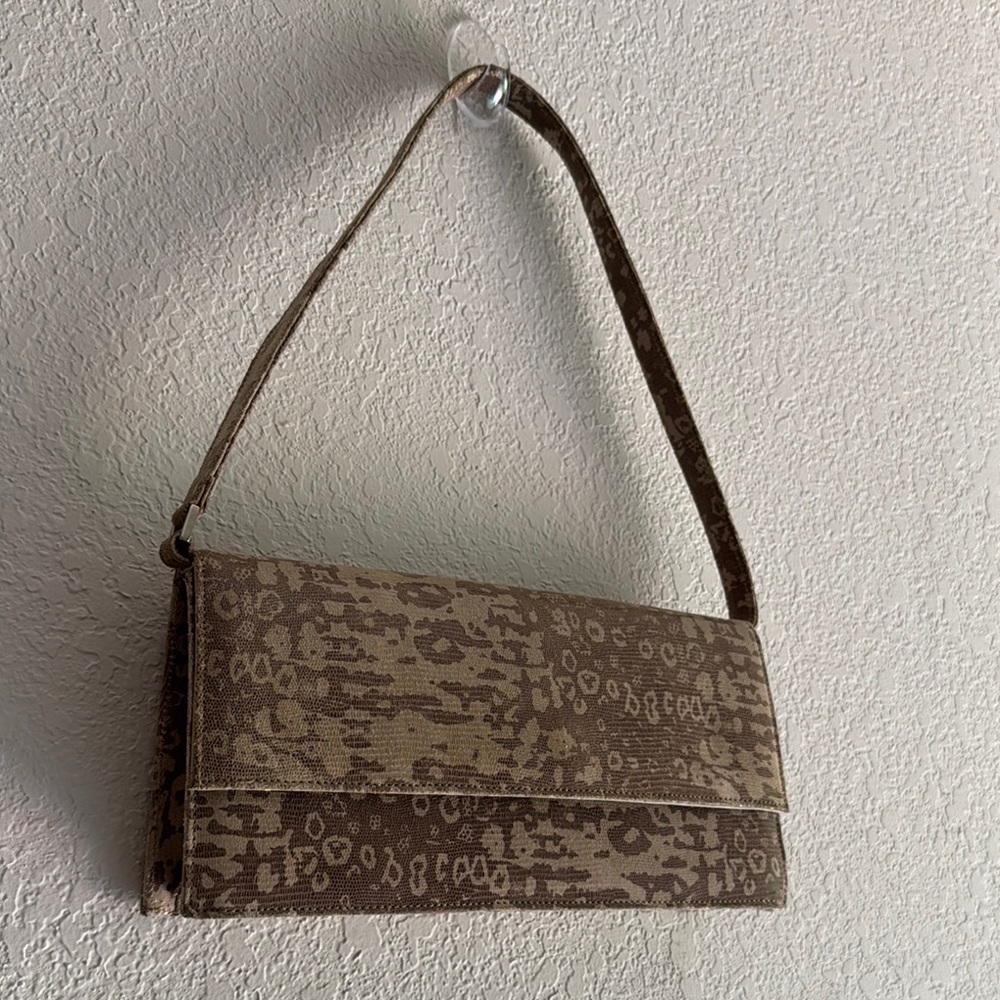 BCBG vintage Brown Textured Shoulder Bag with Elegant Design